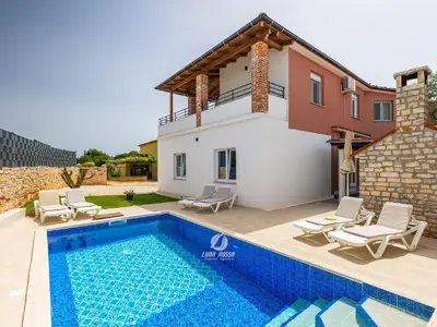 PoolOfHouse