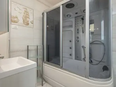 Badezimmer mit Badewanne