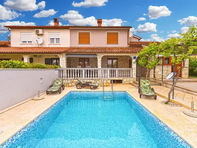 Ferienhaus für 9 Personen (150 m²) in Pula (Istarska) 1/10