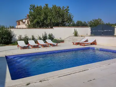 PoolOfHouse