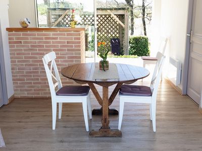 Salle à manger et Pergola (vu de la piscine)