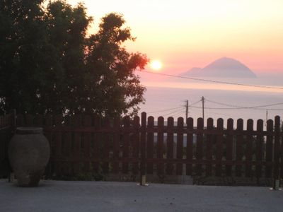 Blick auf Filicudi von der ungedeckten Terrasse