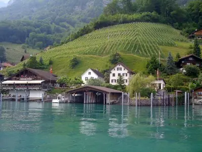Das eigentliche Dorf "Quinten" ist vom Ferienhaus in der "Au" aus zu Fuß gut zu erreichen (ca. 1 km).