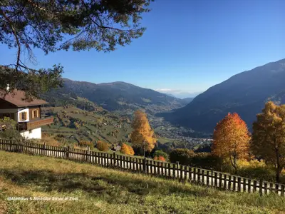 Blick von Almhütte zum Almhaus Strobl in Zödl