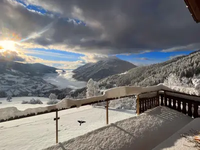 Wintertraum über den Wolken - Almhaus Strobl
