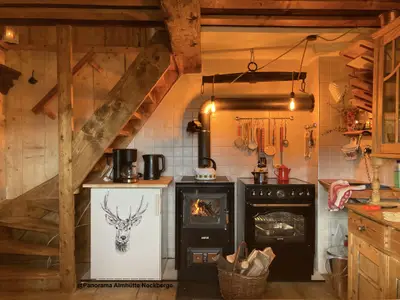 Küche mit Holzofen@Panorama Almhütte Nockberge