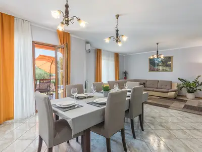 Ferienhaus für 6 Personen (121 m²) in Radetići 8/10
