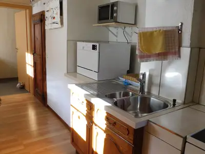 Küche mit Geschirrspüler