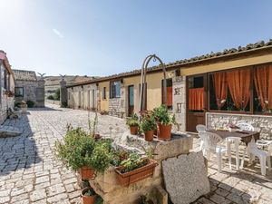 23740298-Ferienhaus-7-Ragusa-300x225-1