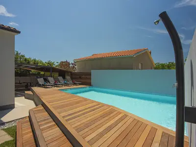 PoolOfHouse
