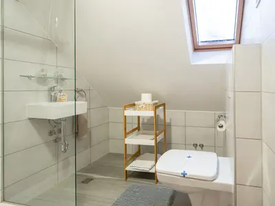 Badezimmer mit Dusche
