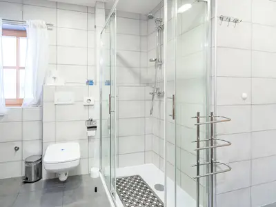 Badezimmer mit Dusche