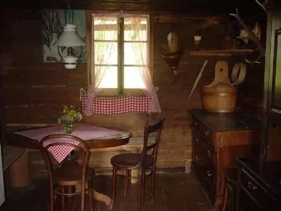 Kleiner Tisch in der Küche
