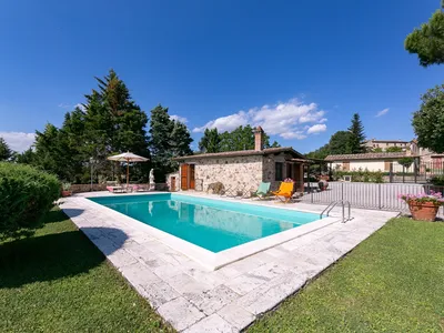 PoolOfHouse