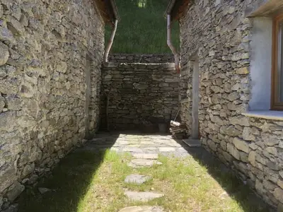 Eingang (rechts) 