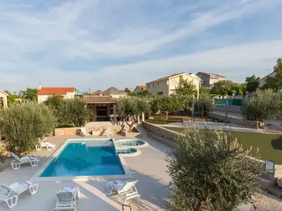 PoolOfHouse