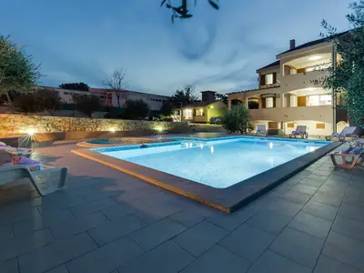 PoolOfHouse