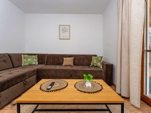 24024998-Ferienhaus-6-Raštević-300x225-3