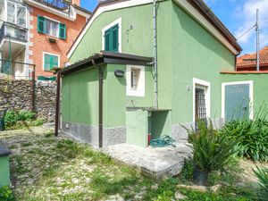 24002455-Ferienhaus-6-Recco-300x225-5