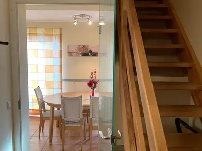Diele und Treppe zum OG