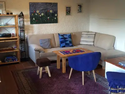 Wohnzimmer mit Kachelofen