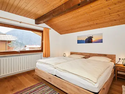 OG: 2. Schlafzimmer mit eigener Dusche