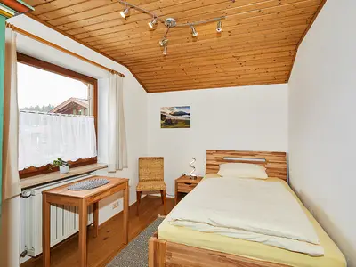 Das 4. Schlafzimmer hat ein schmales Doppel- od. breites Einzelbett (120 x 200)
