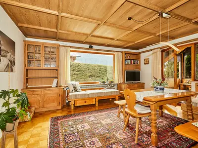 Die Stube - direkt daneben, das große Esszimmer für 8 Personen