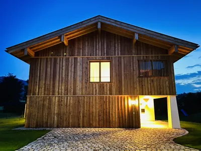 Ansicht Sommer Doppelgarage & Hauseingang