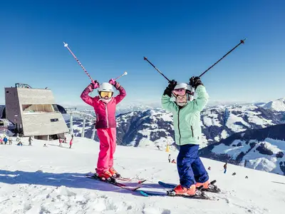 Familie Skifahren Alpbach 2023_Alpbachtal Tourismu