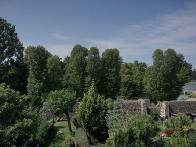 Blick auf die Stadtmauer und den Schlosspark, Fewo Ronja und Fewo Karlsson