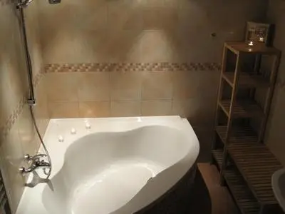 Badezimmer / Eckbadewanne