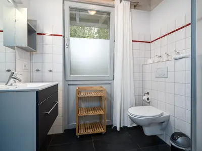 Ferienhaus unter den Eichen mit Duschbad