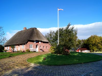 Auffahrt zum "Friesenhaus Matzen".