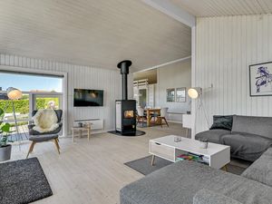 23721179-Ferienhaus-10-Rønde-300x225-3