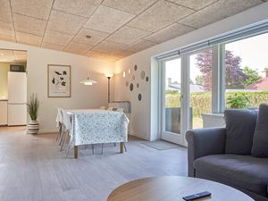 23672248-Ferienhaus-6-Rønne-300x225-2