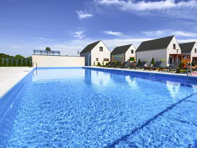 PoolOfHouse