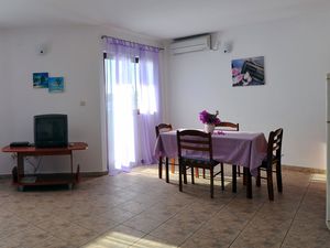 23931424-Ferienhaus-10-Rogoznica-300x225-3