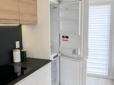 Kochbereich. Kühl- und Gefrierschrank