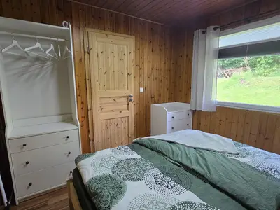 Schlafzimmer mit Schränken