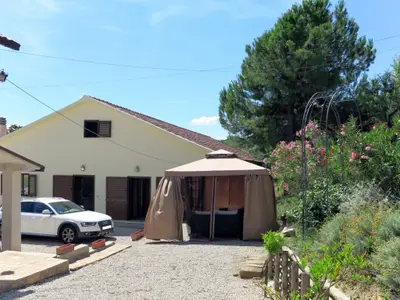 exterior exterior