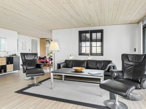 24003547-Ferienhaus-6-Roslev-300x225-3