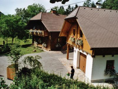 Kleines Ferienhaus Koglerhütte im Vordergrund