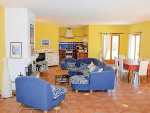 23723306-Ferienhaus-6-Roussillon-300x225-1