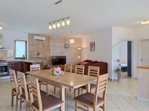 23950476-Ferienhaus-6-Rovinj-300x225-3