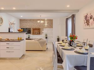 23950556-Ferienhaus-10-Rovinj-300x225-3