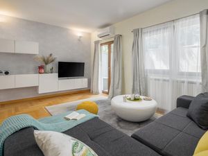 23727980-Ferienhaus-6-Rovinj-300x225-2