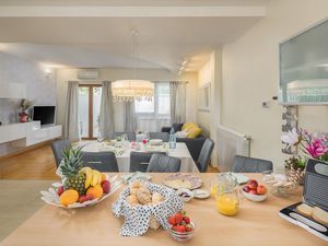 23727980-Ferienhaus-6-Rovinj-300x225-3