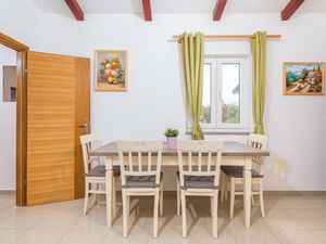 23748912-Ferienhaus-4-Rovinj-300x225-4