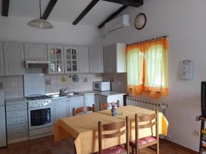 23589251-Ferienhaus-4-Rovinj-300x225-2